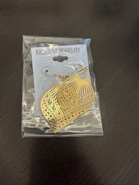 Fashion Jewelry Gold Filigree Fan Drop Earrings